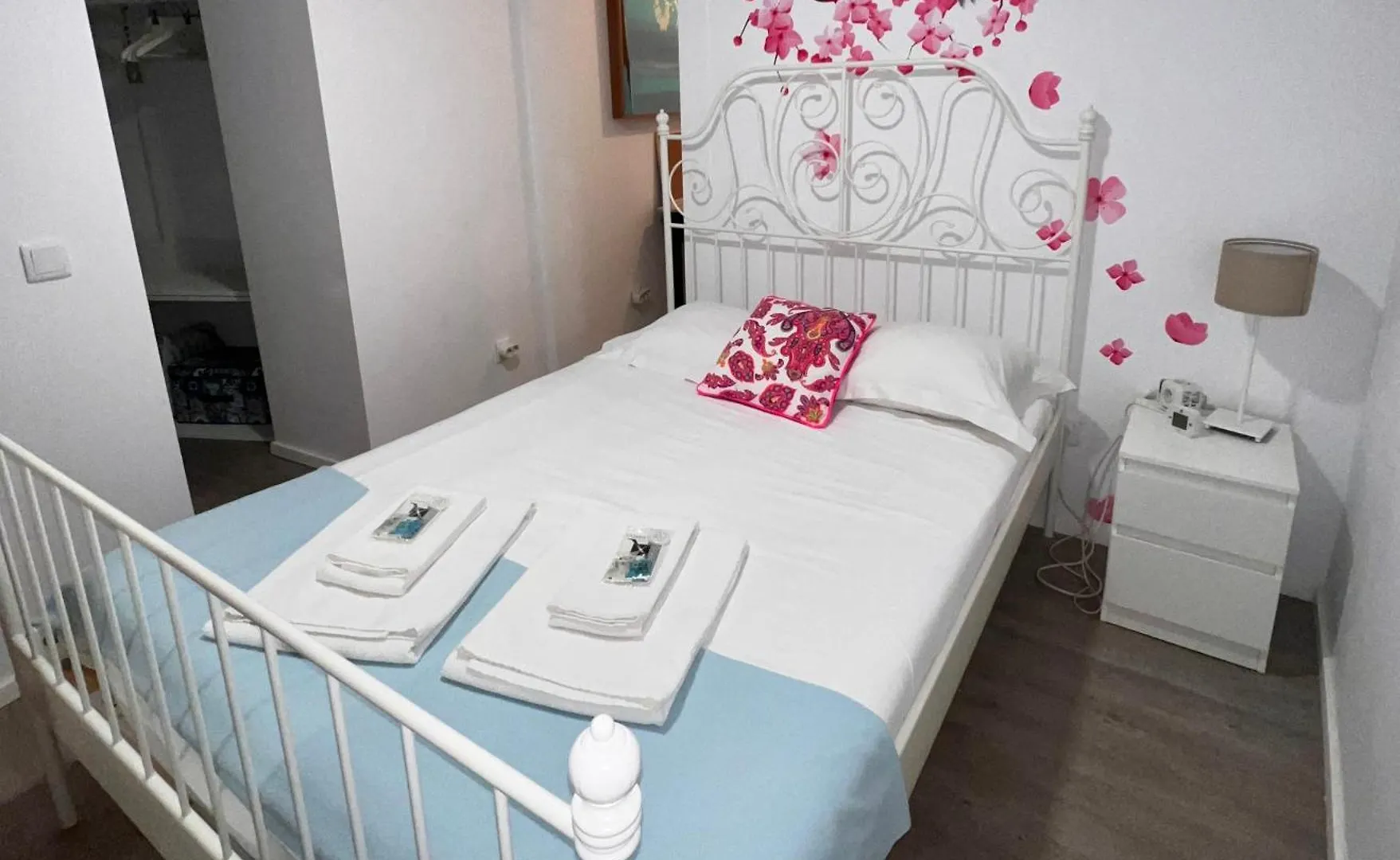 Apartamento Com Patio Em Frente Praia Paco de Arcos
