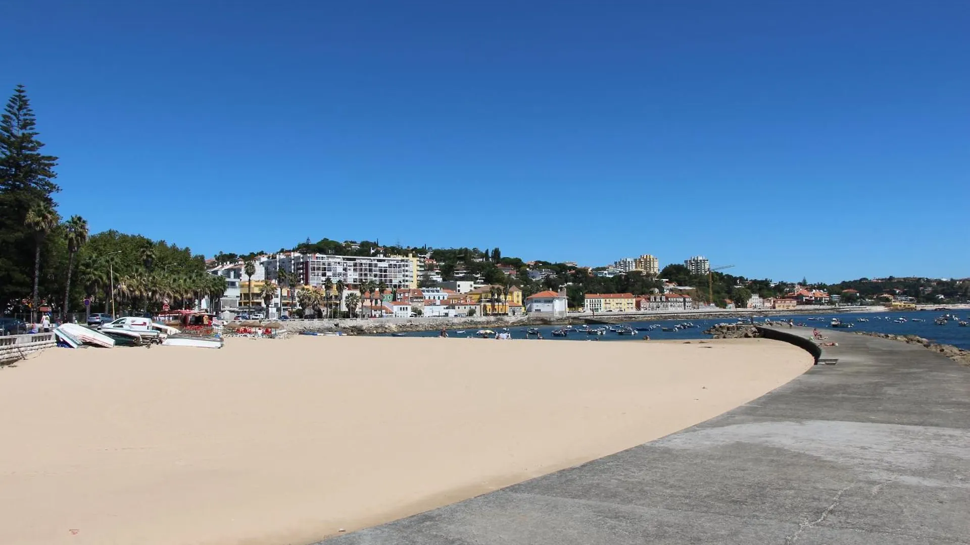 Apartamento Com Patio Em Frente Praia Paco de Arcos